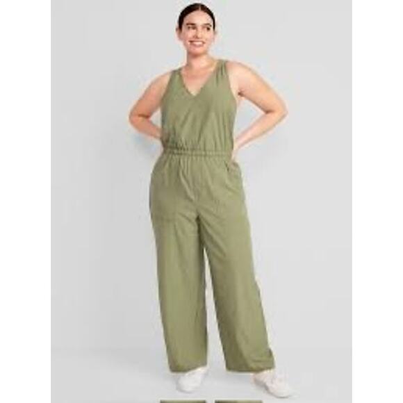 Old Navy Pants - Old Navy Womens size Large Waist Defined StretchTech Quick Dry Jumpsuit Green